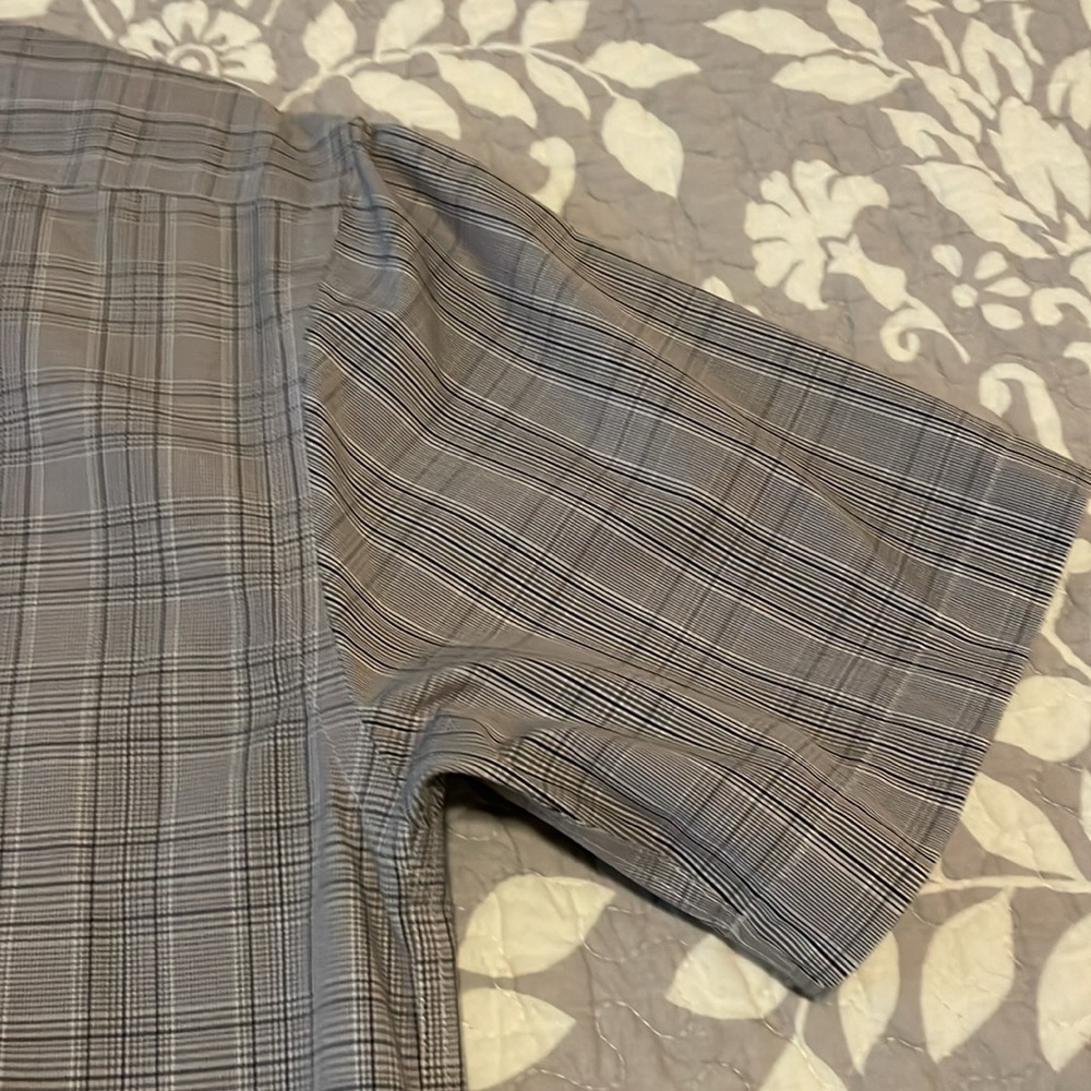 Men’s medium button up - Picture 9 of 12